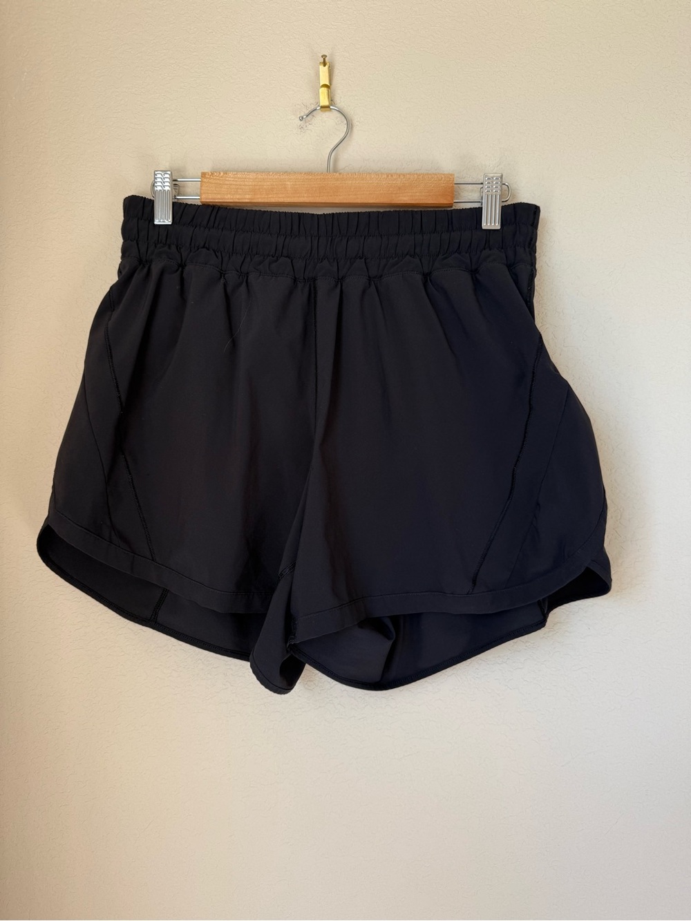 Lululemon Track That High-Rise Lined Short 5" Black Size 12 - Picture 3 of 6